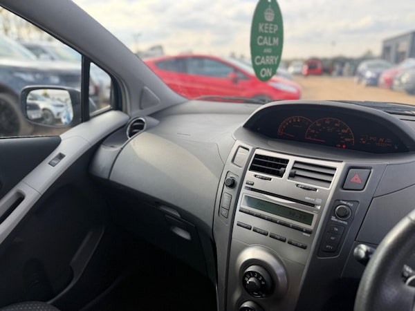 Used Toyota Yaris 2010 for sale - 76147655: Photo 9