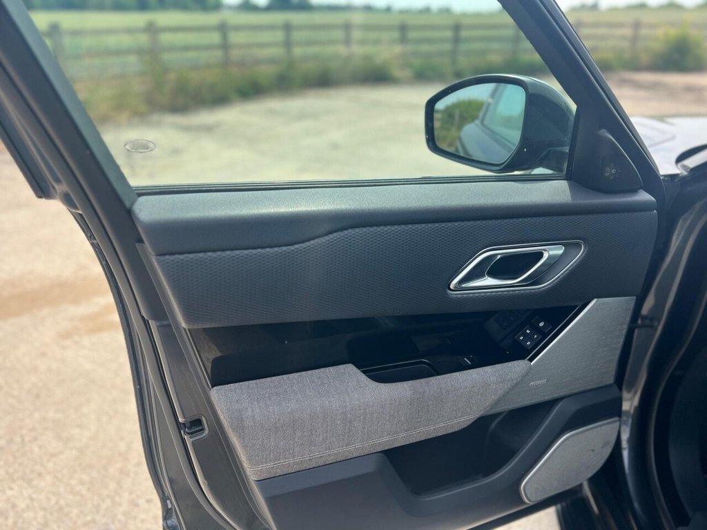Used Land Rover Range Rover Velar 2018 for sale - 77139568: Photo 32