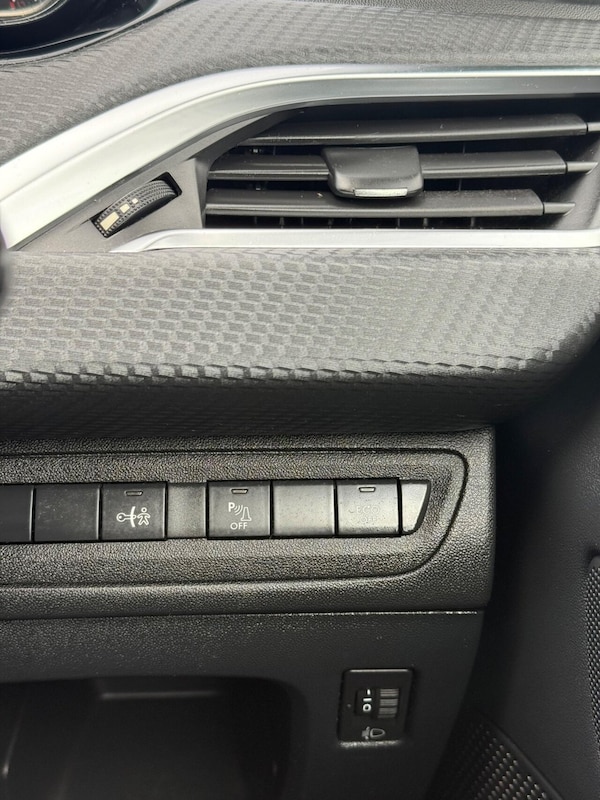 Used Peugeot 2008 2015 for sale - 75999093: Photo 23