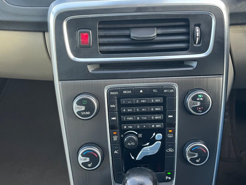 Used Volvo V60 2010 for sale - 77031103: Photo 39