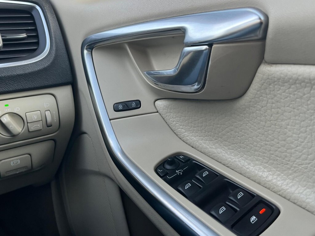 Used Volvo V60 2010 for sale - 77031103: Photo 40