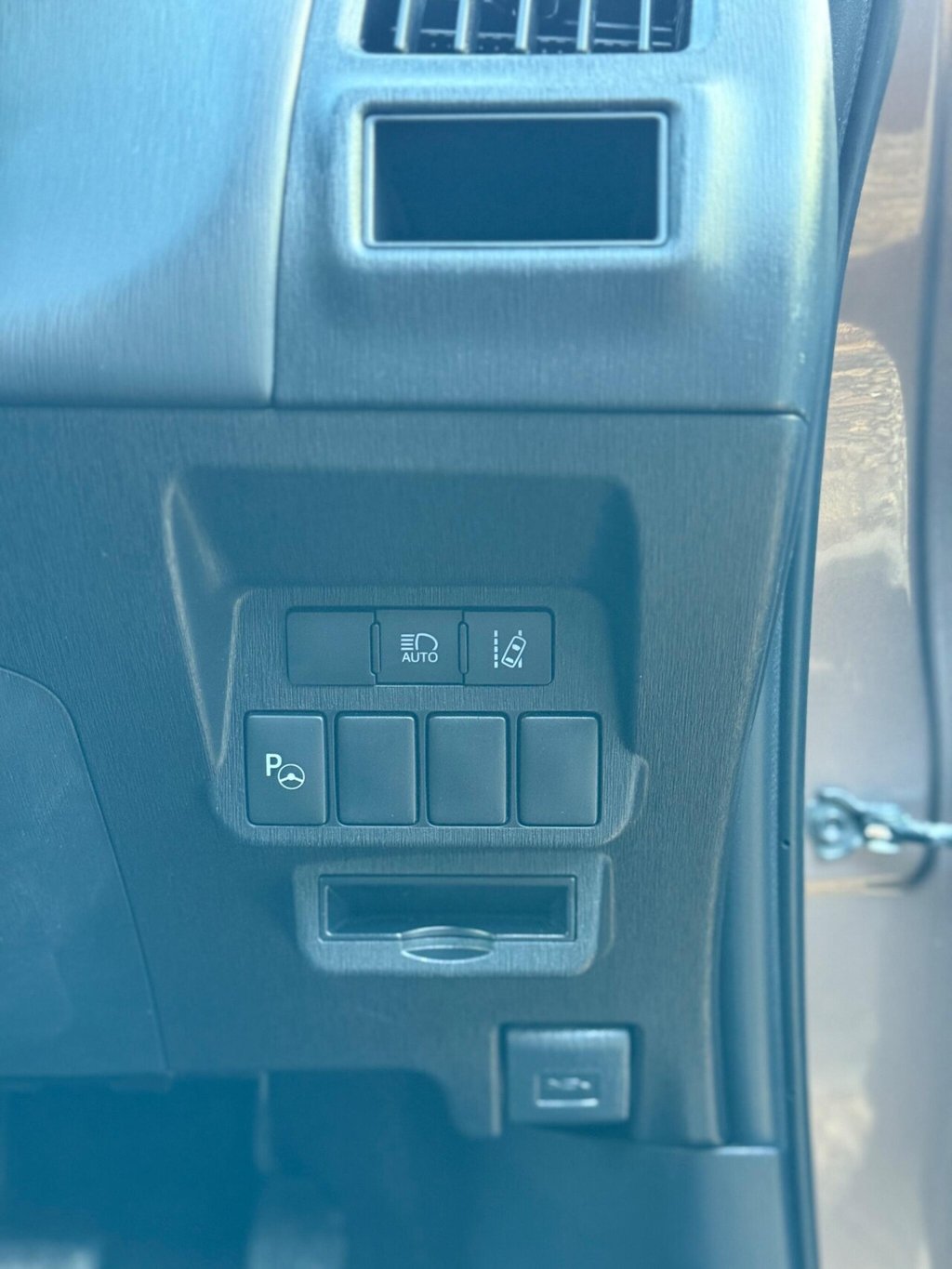 Used Toyota Prius+ 2019 for sale - 75721765: Photo 30