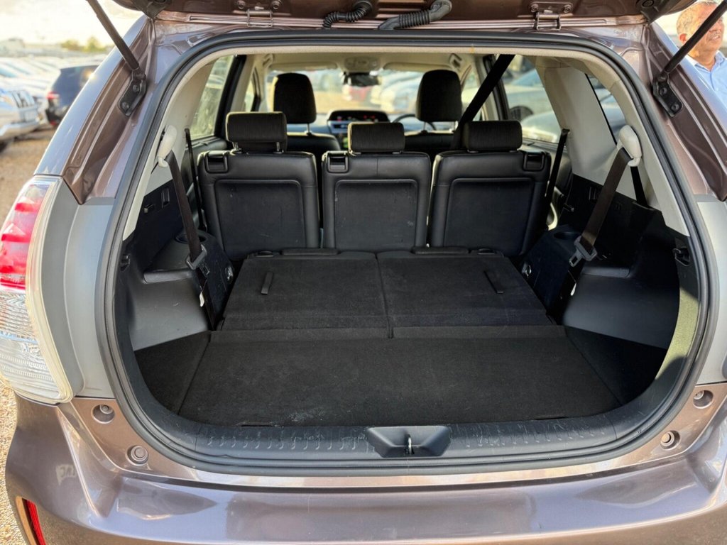 Used Toyota Prius+ 2019 for sale - 75721765: Photo 41
