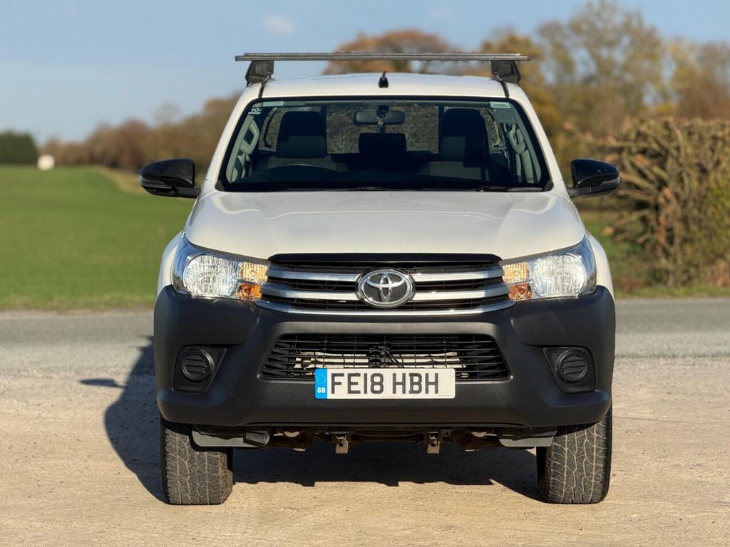 Used Toyota Hilux 2018 for sale - 76481975: Photo 2