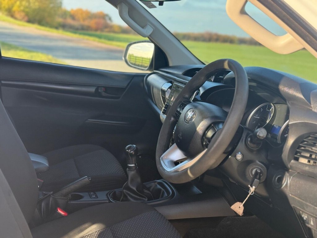 Used Toyota Hilux 2018 for sale - 76481975: Photo 44