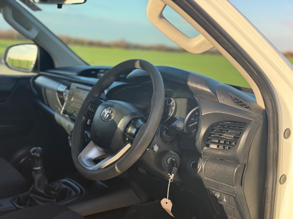 Used Toyota Hilux 2018 for sale - 76481975: Photo 45