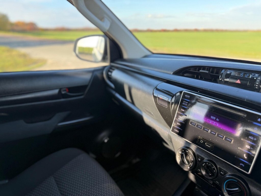 Used Toyota Hilux 2018 for sale - 76481975: Photo 48