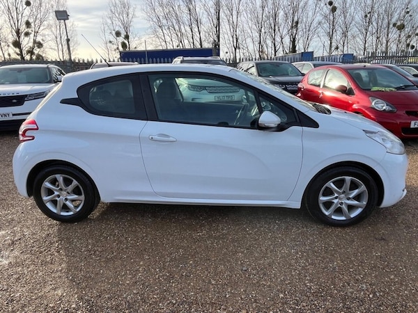 Used Peugeot 208 2014 for sale - 75136225: Photo 6