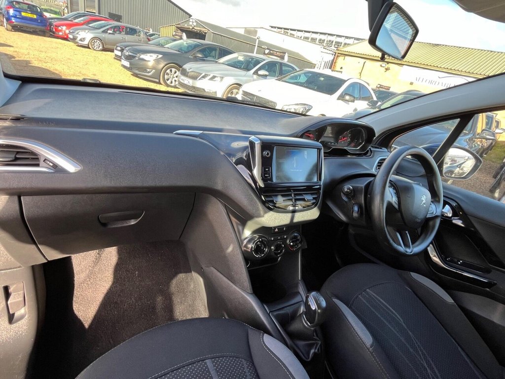 Used Peugeot 208 2014 for sale - 76386232: Photo 10
