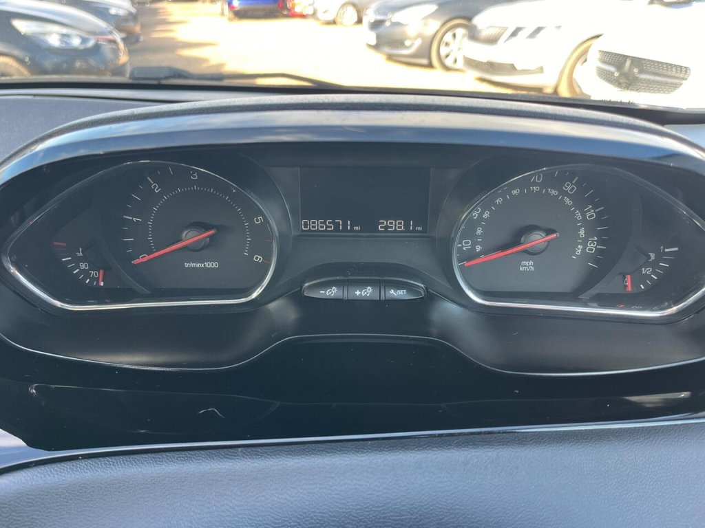 Used Peugeot 208 2014 for sale - 76386232: Photo 11