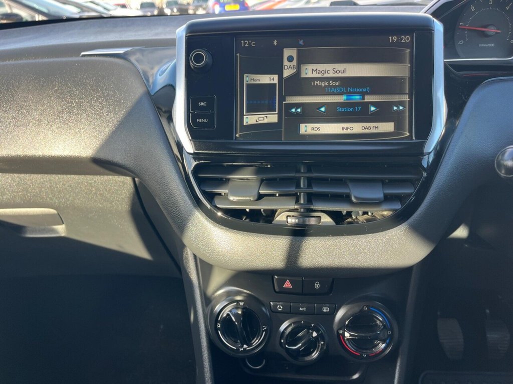 Used Peugeot 208 2014 for sale - 76386232: Photo 12