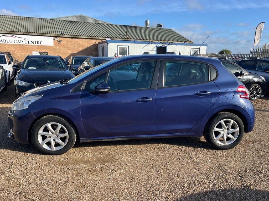 Used Peugeot 208 2014 for sale - 76386232: Photo 3