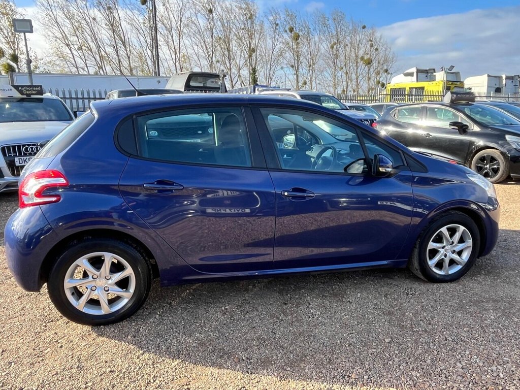 Used Peugeot 208 2014 for sale - 76386232: Photo 6