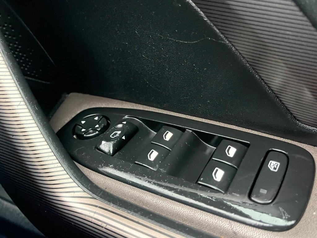 Used Peugeot 2008 2014 for sale - 76563365: Photo 30