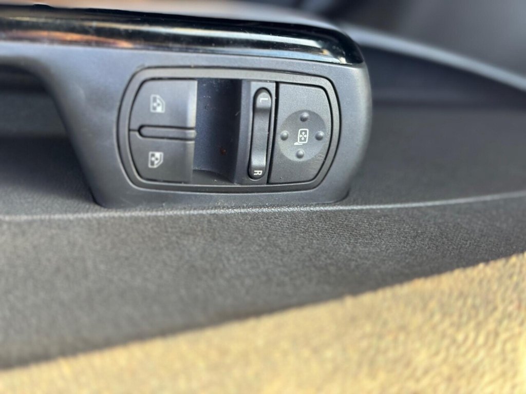 Used Vauxhall Corsa 2010 for sale - 77313620: Photo 32