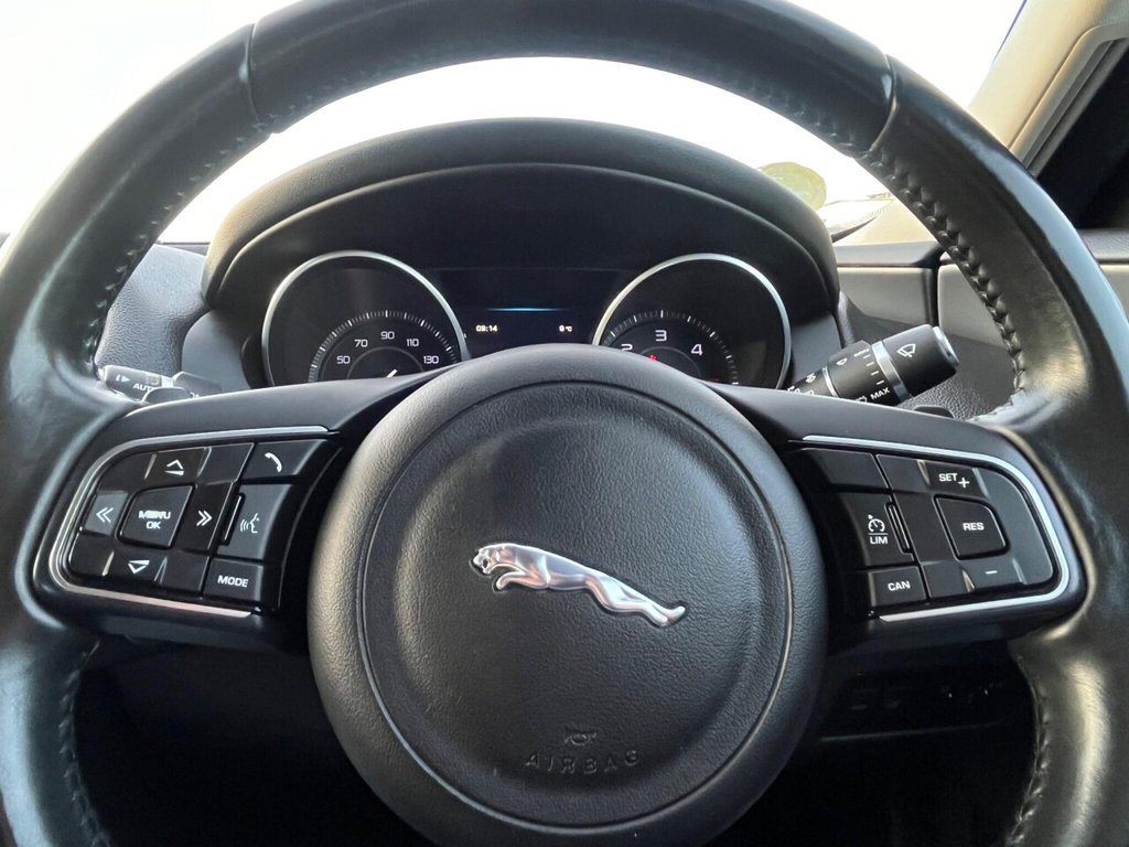 Used Jaguar XE 2015 for sale - 77280697: Photo 42