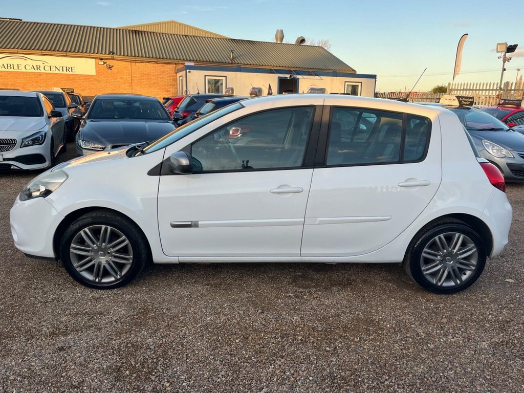 Used Renault Clio 2011 for sale - 76439243: Photo 3