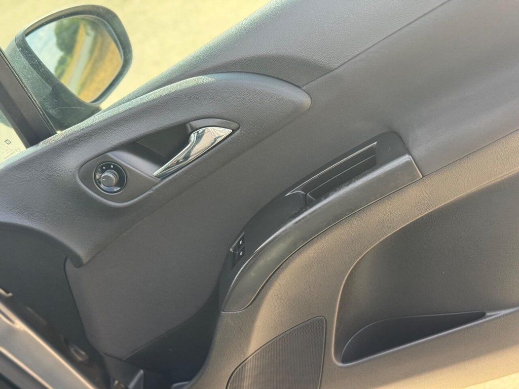 Used Vauxhall Meriva 2010 for sale - 77394739: Photo 34