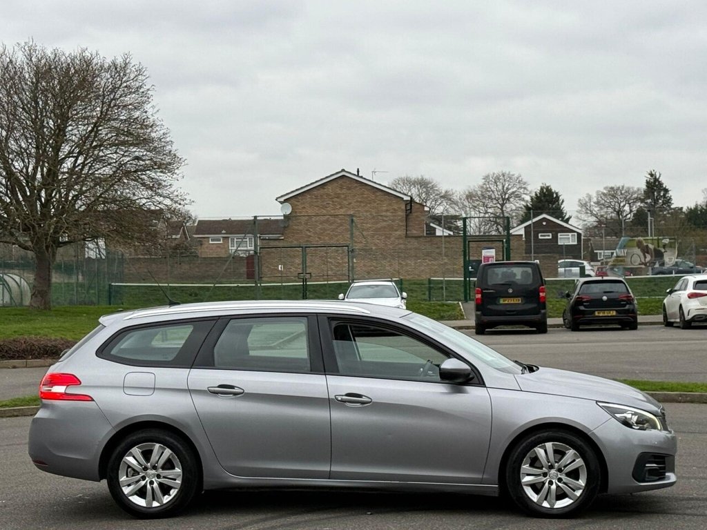 Used Peugeot 308 2017 for sale - 77642943: Photo 10