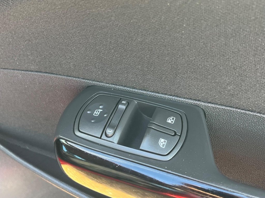 Used Vauxhall Corsa 2014 for sale - 78140723: Photo 30