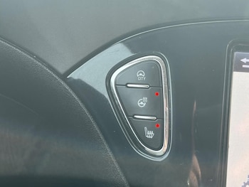 Used Vauxhall Corsa 2015 for sale - 78117472: Photo