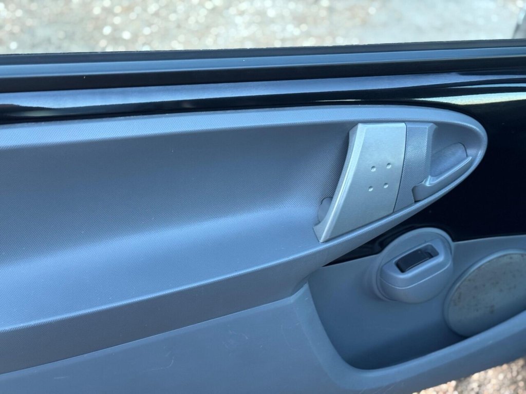 Used Toyota AYGO 2010 for sale - 77442248: Photo 28