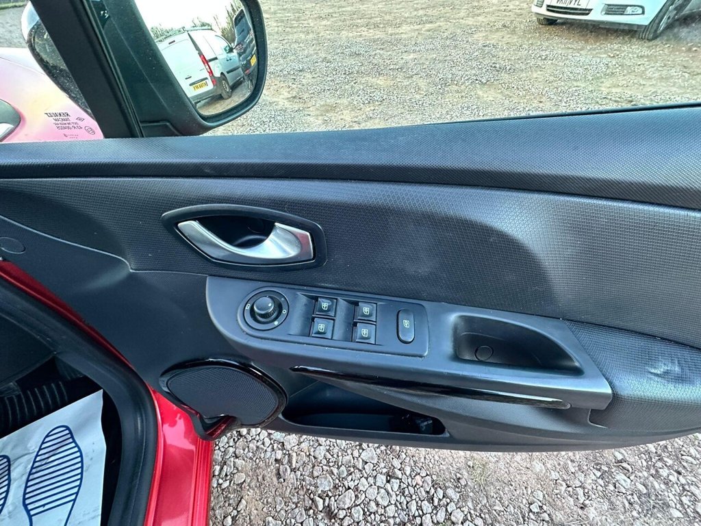 Used Renault Clio 2015 for sale - 77111162: Photo 25