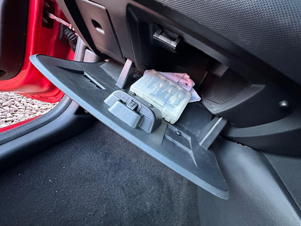 Used Renault Clio 2015 for sale - 77111162: Photo 35