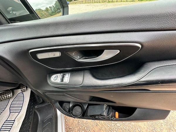Used Mercedes-Benz V-Class 2017 for sale - 75727487: Photo 27