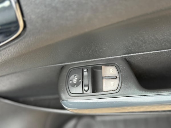 Used Vauxhall Corsa 2012 for sale - 76095838: Photo 21
