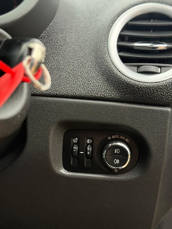 Used Vauxhall Corsa 2012 for sale - 76095838: Photo 28