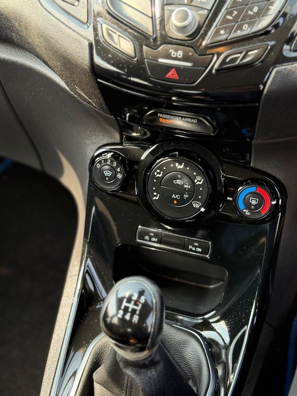 Used Ford Fiesta 2015 for sale - 75340979: Photo 9