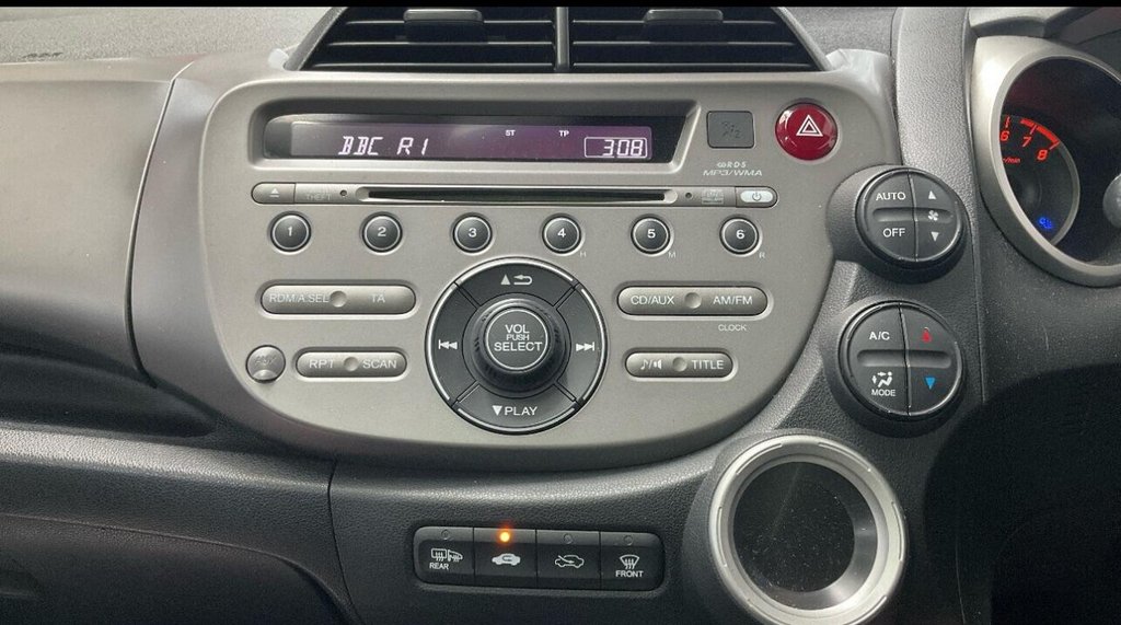 Used Honda Jazz 2010 for sale - 76445820: Photo 11