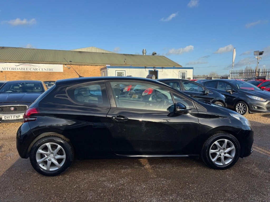 Used Peugeot 208 2015 for sale - 76910291: Photo 11