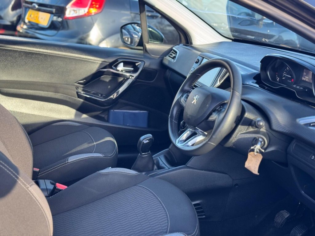 Used Peugeot 208 2015 for sale - 76910291: Photo 15