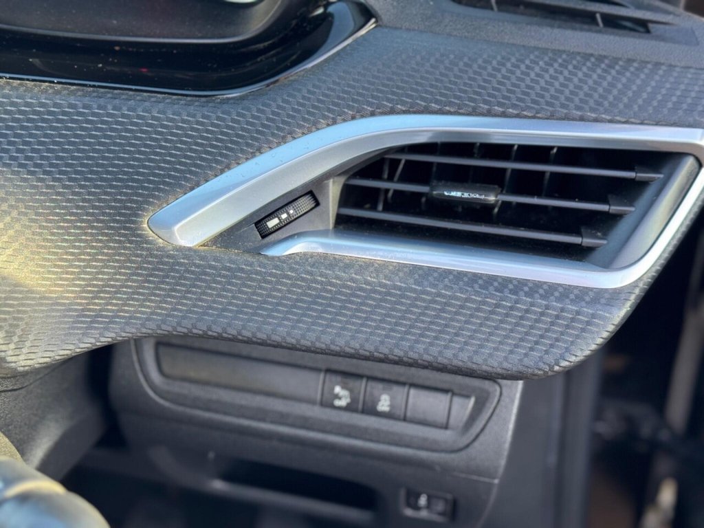 Used Peugeot 208 2015 for sale - 76910291: Photo 32