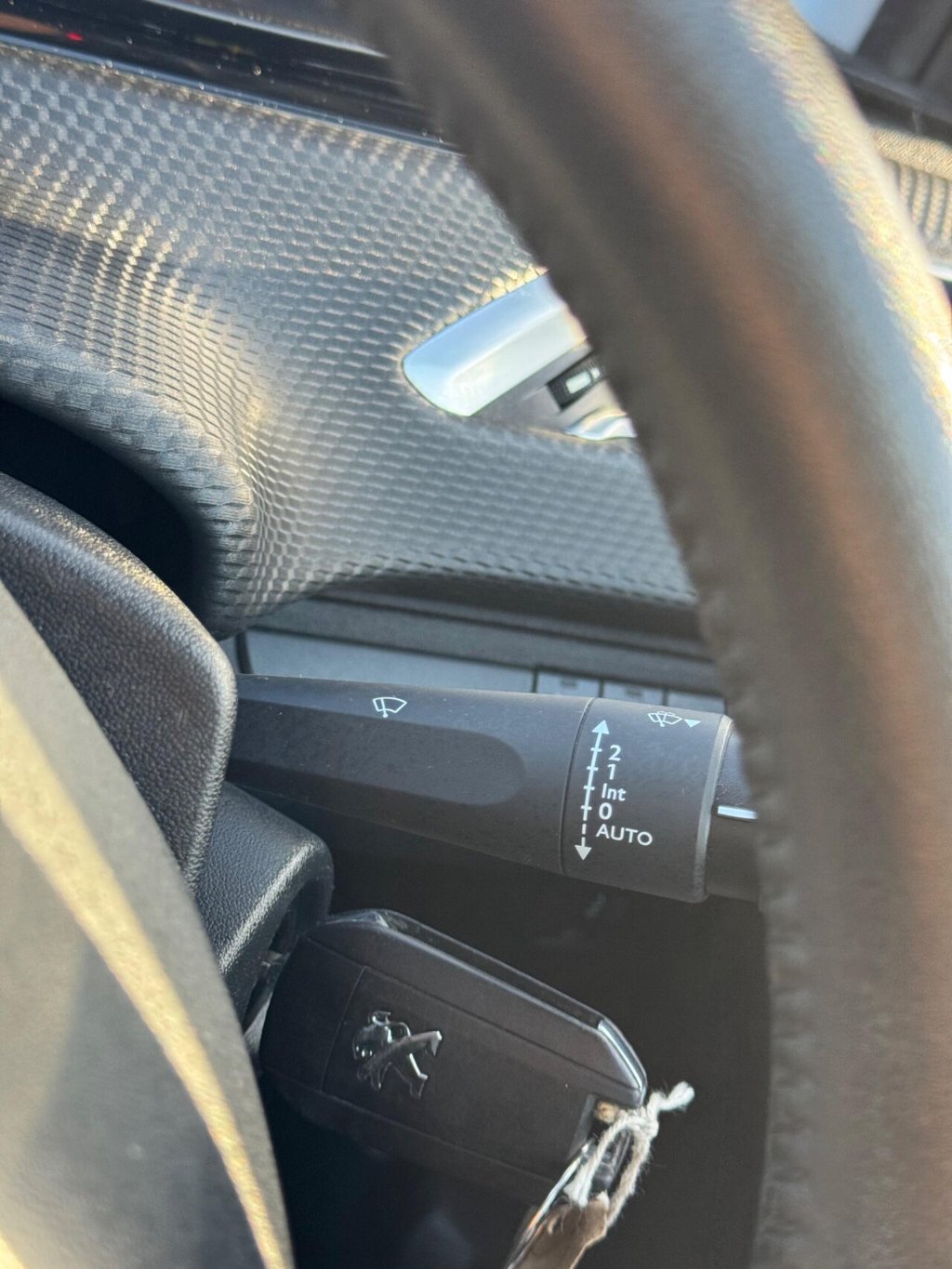 Used Peugeot 208 2015 for sale - 76910291: Photo 34