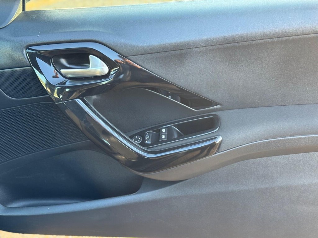 Used Peugeot 208 2015 for sale - 76910291: Photo 39