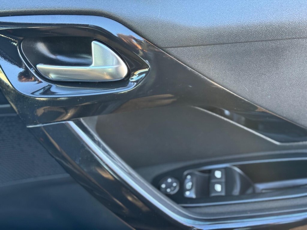 Used Peugeot 208 2015 for sale - 76910291: Photo 40