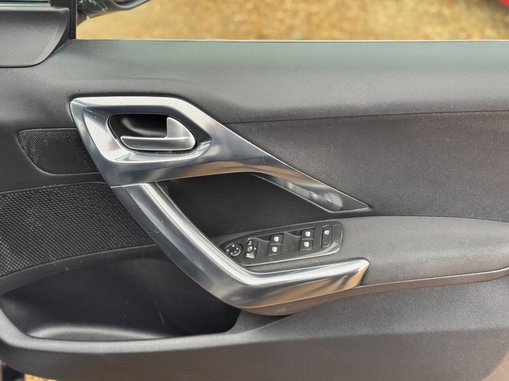 Used Peugeot 2008 2015 for sale - 76973696: Photo 41