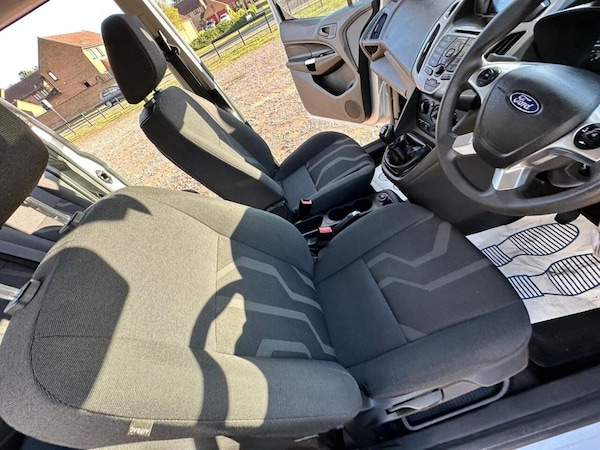 Used Ford Grand Tourneo Connect 2017 for sale - 75802270: Photo 29
