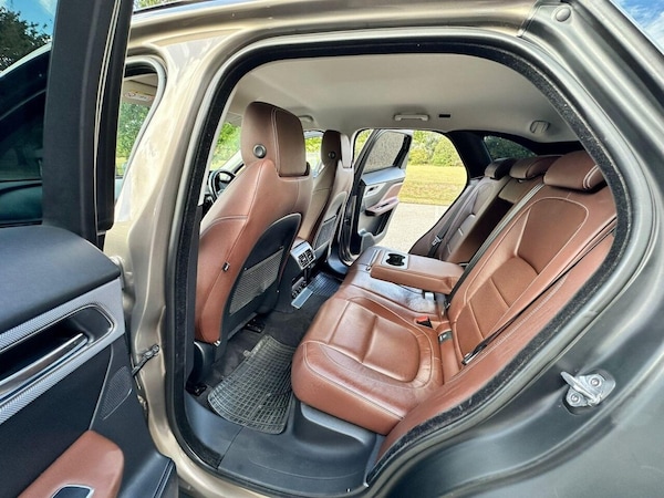 Used Jaguar F-Pace 2017 for sale - 75765598: Photo 32