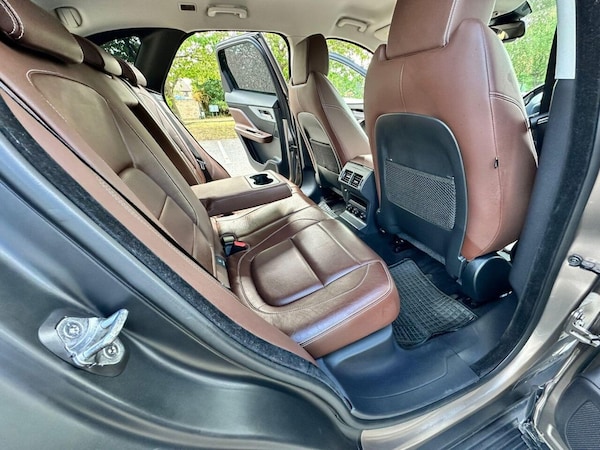 Used Jaguar F-Pace 2017 for sale - 75765598: Photo 38