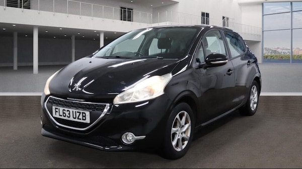 Used Peugeot 208 2013 for sale - 76168540: Photo 2