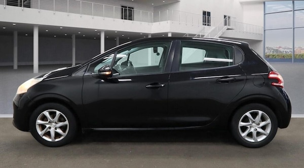 Used Peugeot 208 2013 for sale - 76168540: Photo 3