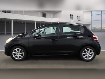 Used Peugeot 208 2013 for sale - 76168540: Photo 3