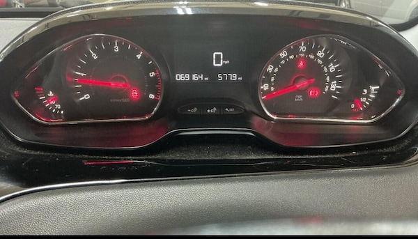 Used Peugeot 208 2013 for sale - 76168540: Photo 9