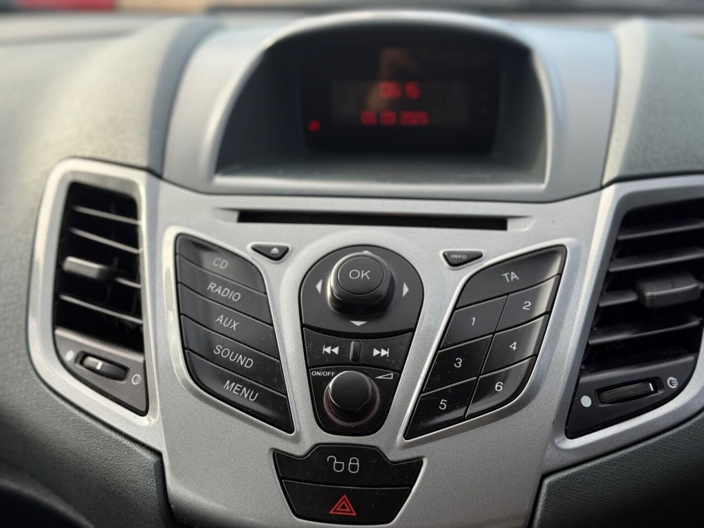 Used Ford Fiesta 2010 for sale - 76095835: Photo 28