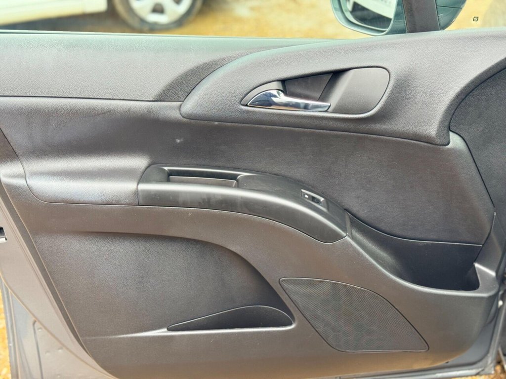 Used Vauxhall Meriva 2015 for sale - 77655393: Photo 38