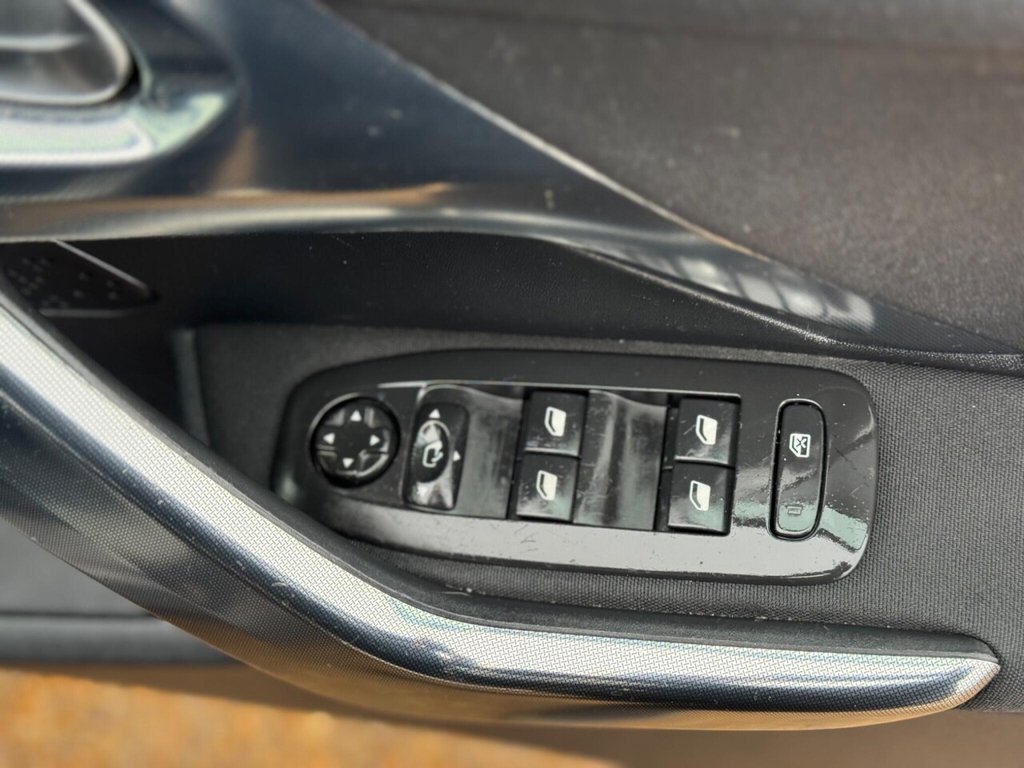 Used Peugeot 2008 2015 for sale - 77413405: Photo 38